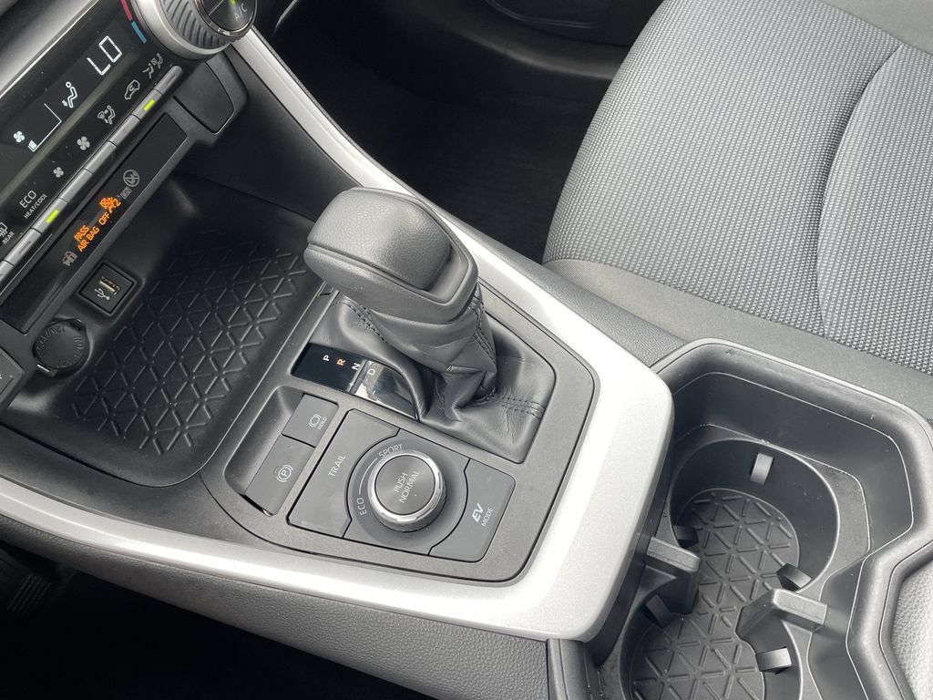 Certified 2024 Toyota RAV4 LE AWD/4WD image 21