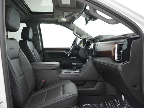 Used 2025 GMC Sierra 1500 Denali AWD/4WD image 11
