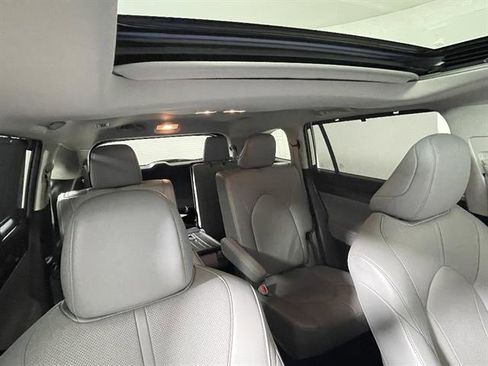 Used 2023 Toyota Highlander Limited AWD/4WD image 11