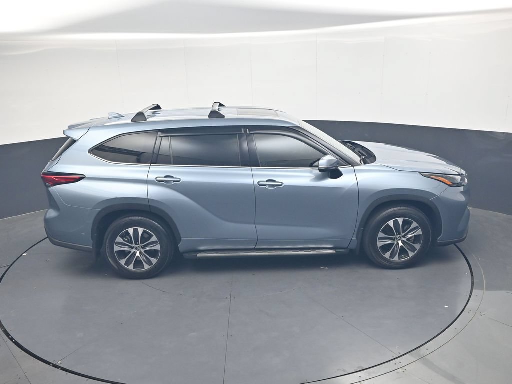 Used 2022 Toyota Highlander XLE FWD image 29