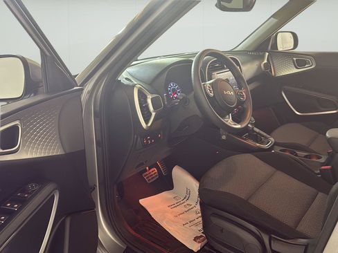 Used 2022 Kia Soul LX w/ Technology Package FWD image 12