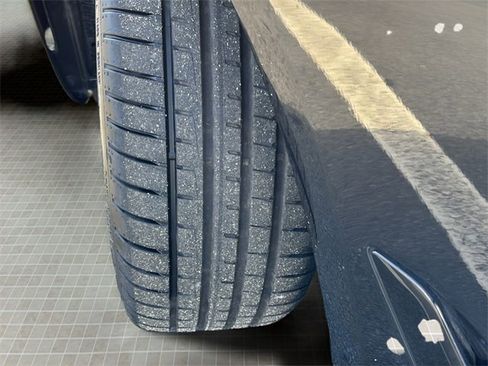 Used 2023 BMW M550i xDrive w/ Dynamic Handling Package image 11