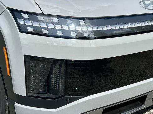 New 2026 Hyundai Ioniq 9 SE image 9