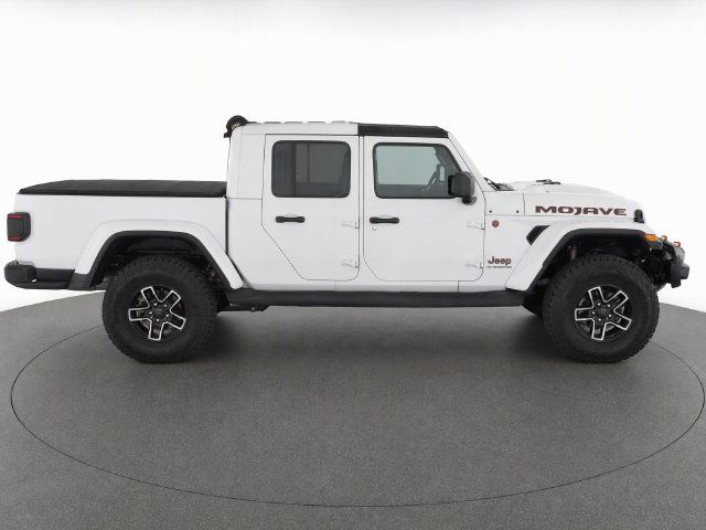 Used 2025 Jeep Gladiator Mojave AWD/4WD image 4