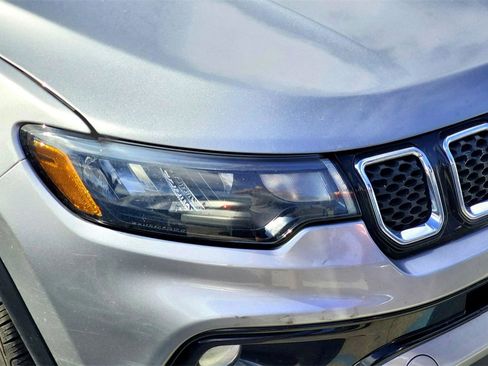 Used 2023 Jeep Compass Limited image 2