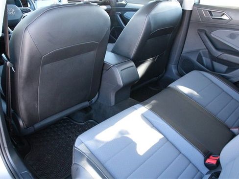 Certified 2025 Volkswagen Jetta SE image 28