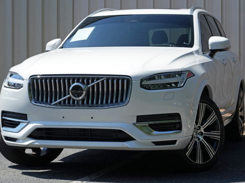 Used 2024 Volvo XC90 T8 Ultimate w/ Protection Package Premier AWD/4WD image 3