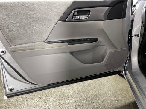 Used 2013 Honda Accord LX image 19