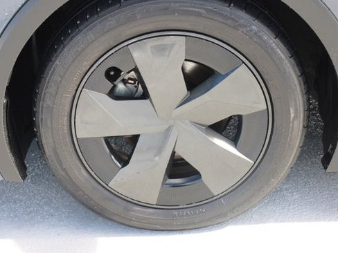 Used 2023 Toyota Prius LE image 9