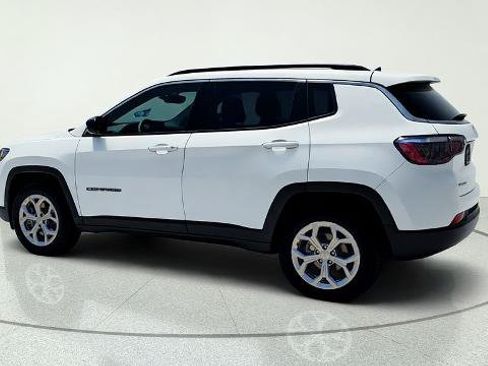Used 2024 Jeep Compass Latitude AWD/4WD image 5