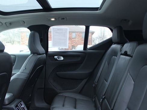 Used 2025 Volvo XC40 B5 Plus image 34