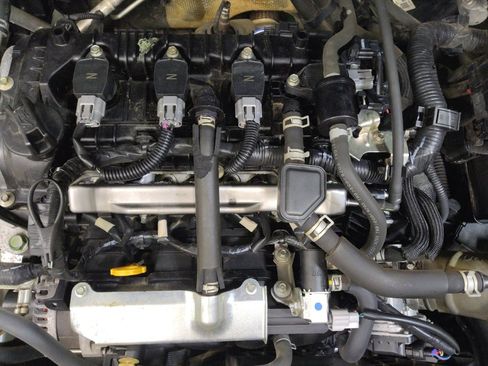 Used 2020 Nissan Versa S image 30