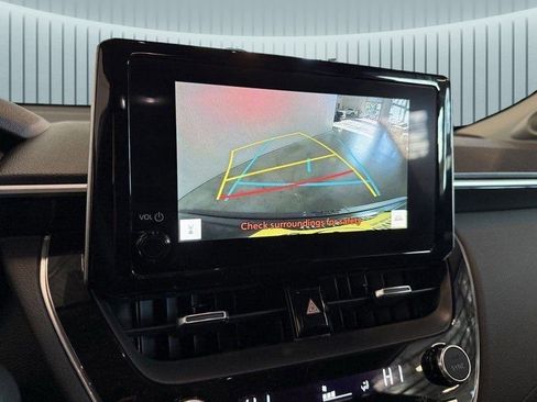 Used 2024 Toyota Corolla Cross XLE image 3