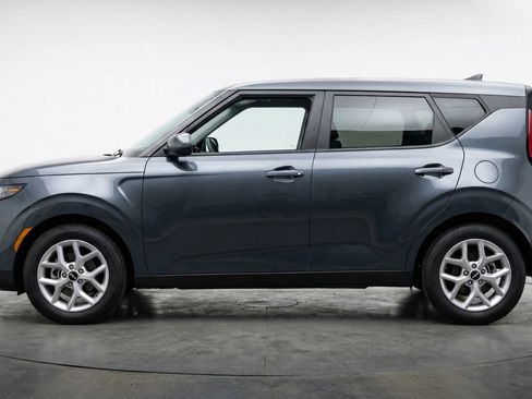 Used 2025 Kia Soul LX w/ LX Technology Package FWD image 5