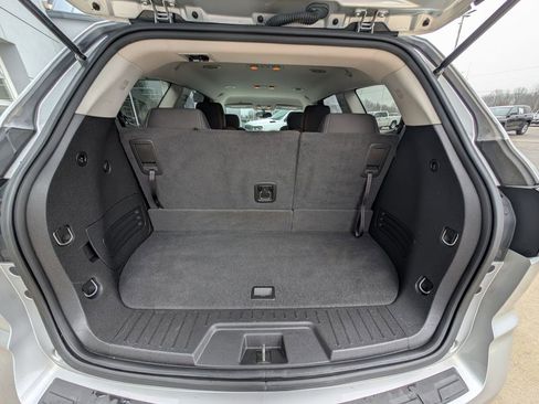 Used 2015 Chevrolet Traverse LT w/ Style and Technology Package image 11