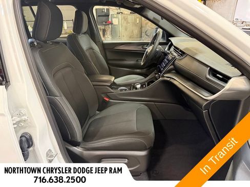 Used 2025 Jeep Grand Cherokee Laredo X w/ Luxury Tech Group I AWD/4WD image 26