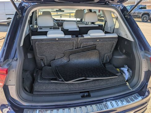 Used 2023 Volkswagen Tiguan SE w/ Panoramic Sunroof Package FWD image 31