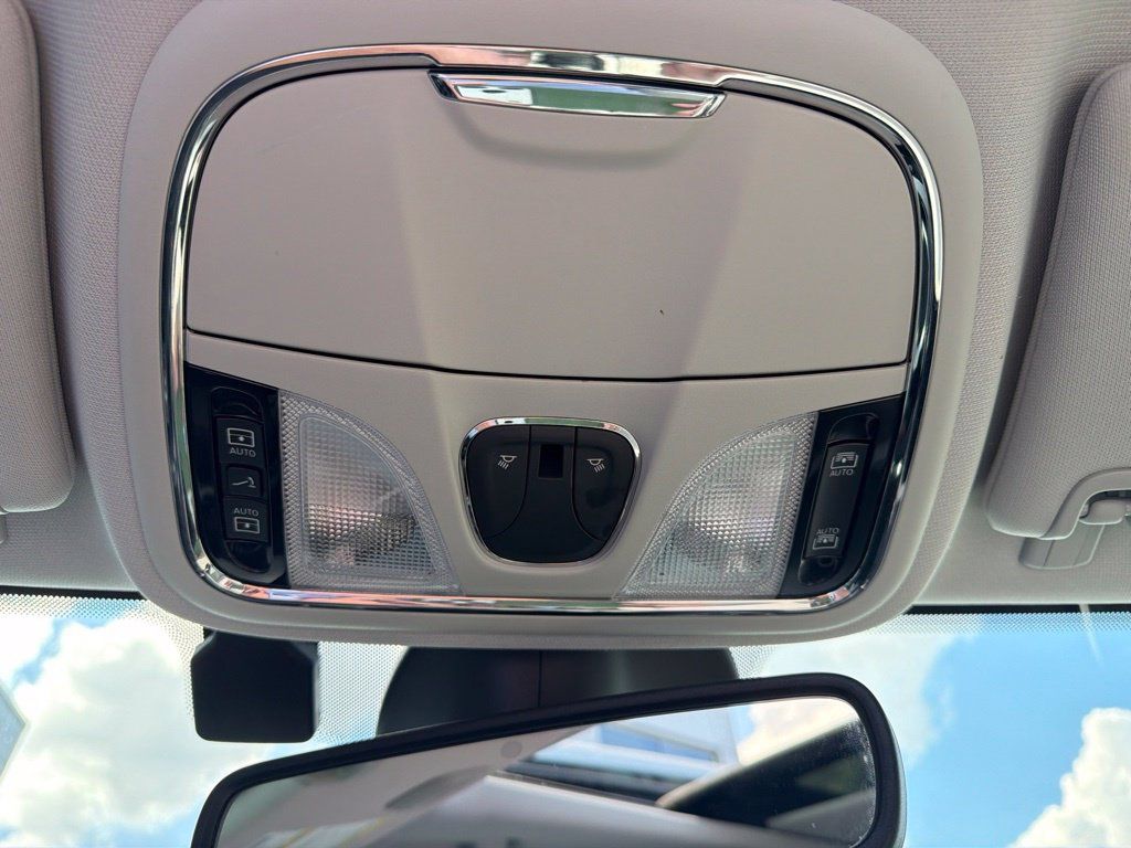 Used 2021 Jeep Cherokee Limited AWD/4WD image 28