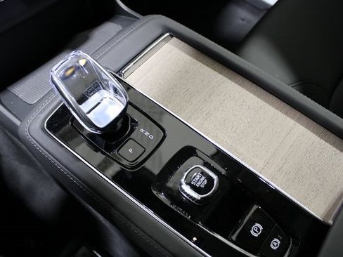 New 2025 Volvo XC90 T8 Plus w/ Protection Package Premier image 15