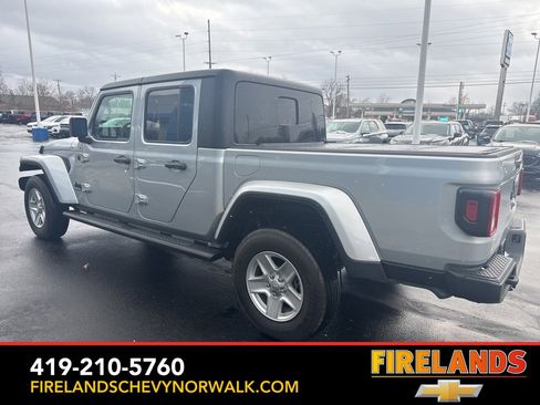 Used 2022 Jeep Gladiator Sport image 4