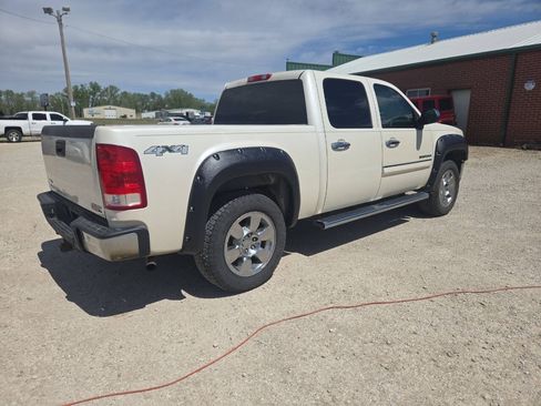 Used 2011 GMC Sierra 1500 SLE w/ Regional Value Package AWD/4WD image 3