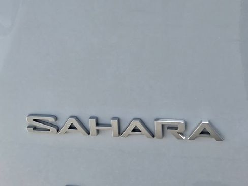 Used 2022 Jeep Wrangler Unlimited Sahara AWD/4WD image 33