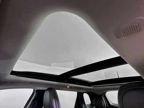 Used 2022 Jeep Cherokee Latitude Lux w/ Sun & Sound Group image 31