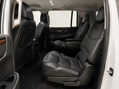 Used 2020 Cadillac Escalade ESV Luxury RWD image 28