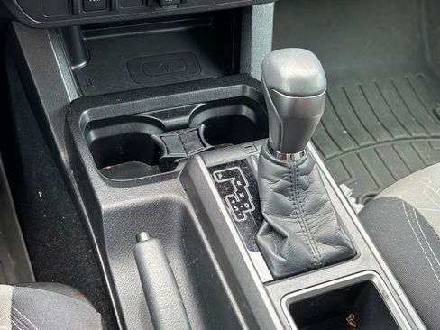 Used 2021 Toyota Tacoma TRD Off-Road AWD/4WD image 12