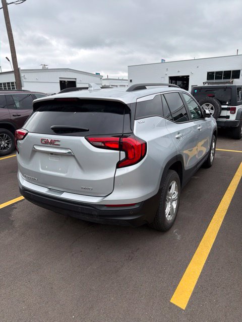 Used 2021 GMC Terrain SLE w/ Driver Convenience Package AWD/4WD image 3