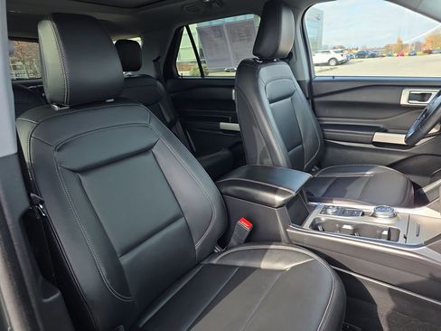Used 2023 Ford Explorer XLT w/ Equipment Group 202A image 16
