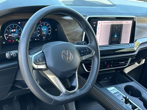 Used 2024 Volkswagen Atlas SE FWD image 26