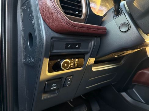 Used 2023 Ford Expedition Limited image 14