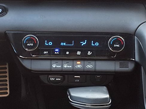 Used 2025 Hyundai Elantra Sport FWD image 16