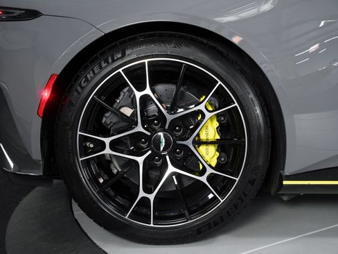 Used 2020 Aston Martin V8 Vantage AMR RWD image 29