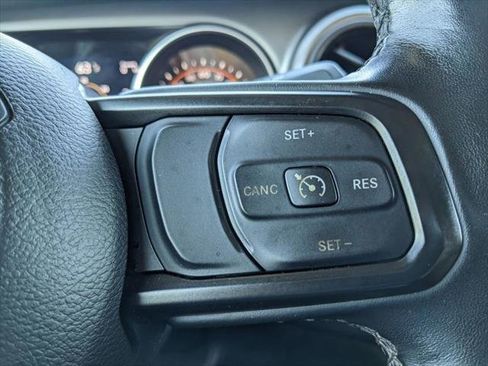 Certified 2022 Jeep Gladiator Willys image 33