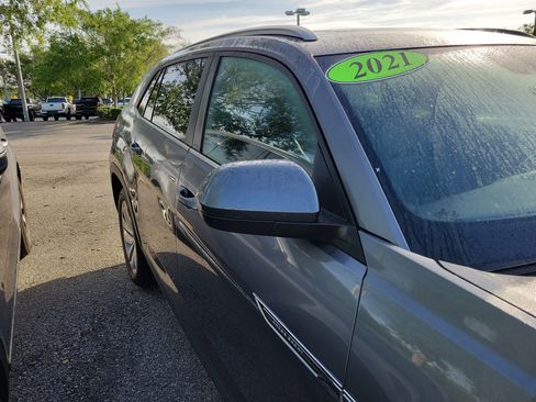 Used 2021 Volkswagen Atlas Cross Sport SE w/ Panoramic Sunroof Package image 8