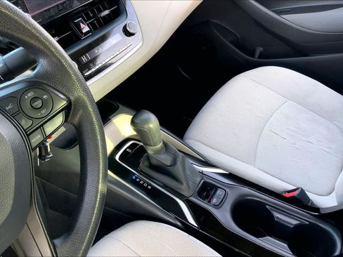Used 2022 Toyota Corolla LE FWD image 16