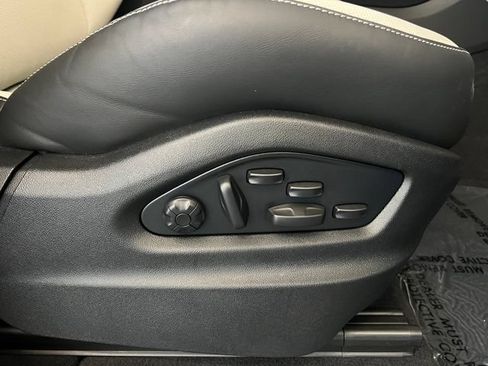 Used 2025 Porsche Cayenne S AWD/4WD image 47