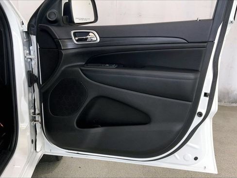 Used 2019 Jeep Grand Cherokee Altitude RWD image 26