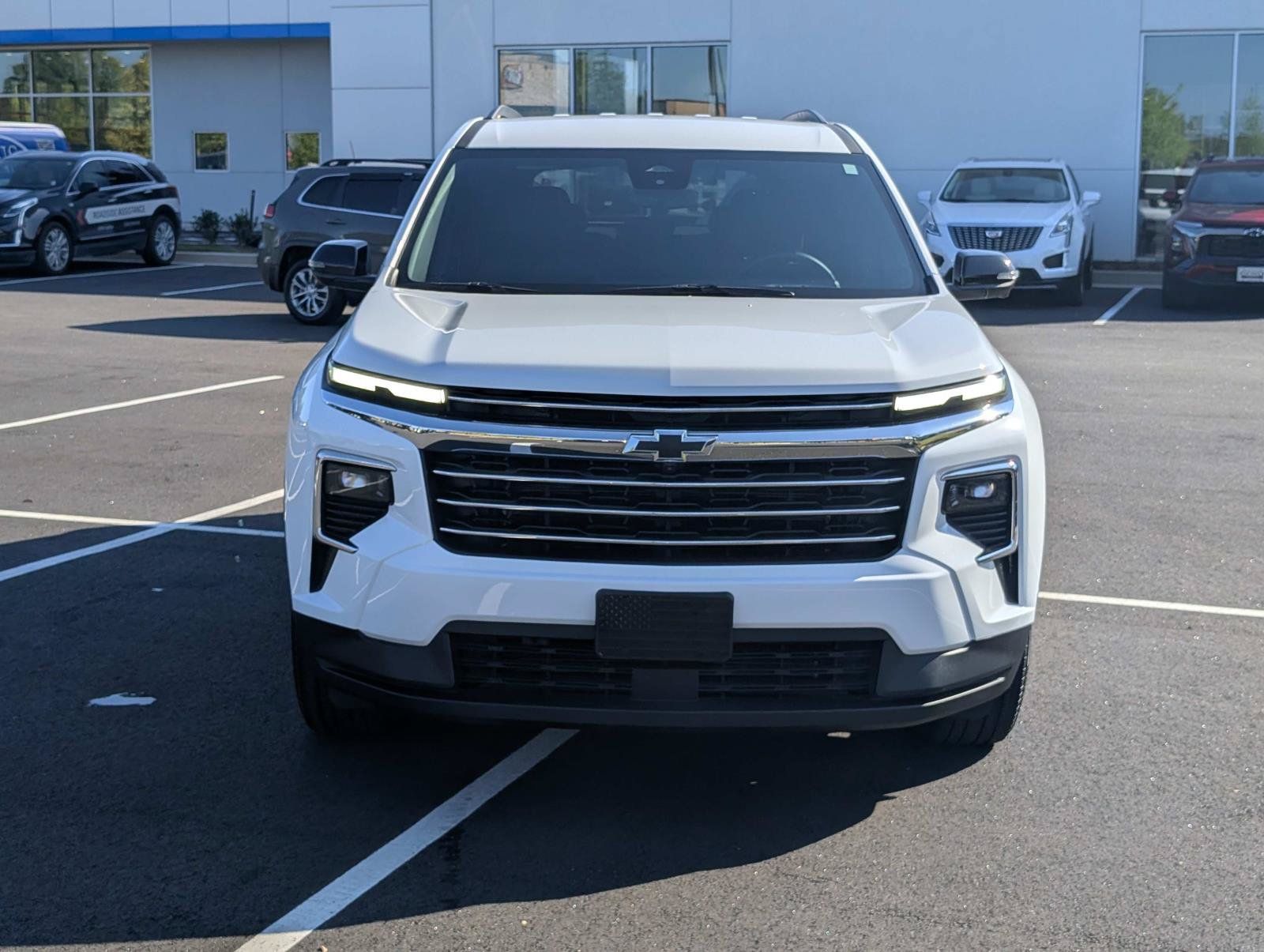 Used 2024 Chevrolet Traverse LT w/ Trailering Package FWD image 3