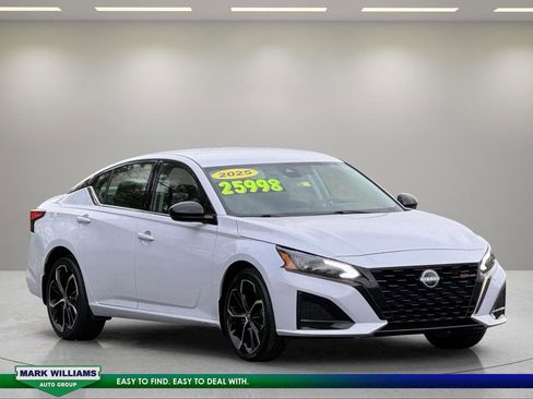 Used 2025 Nissan Altima 2.5 SR AWD/4WD image 1