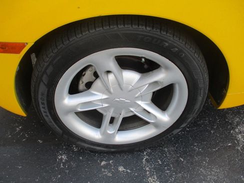 Used 2004 Chevrolet SSR w/ Preferred Equipment Group RWD image 23