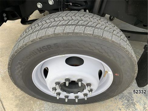 Used 2024 Ford F550 2WD Crew Cab Super Duty image 15