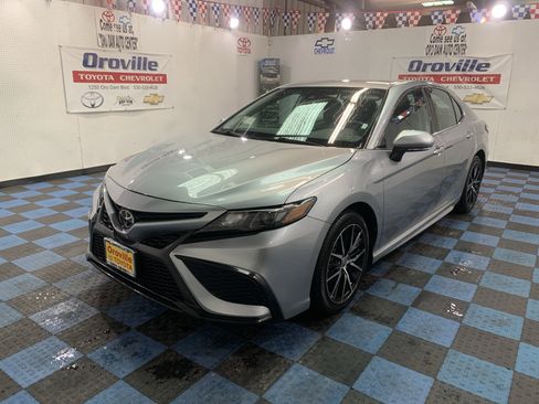 Used 2024 Toyota Camry SE image 2