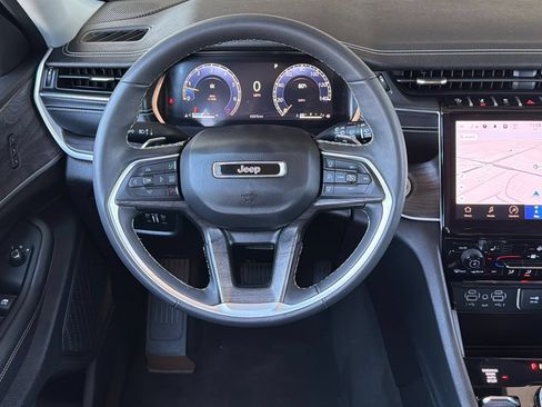 Used 2023 Jeep Grand Cherokee L Limited AWD/4WD image 14