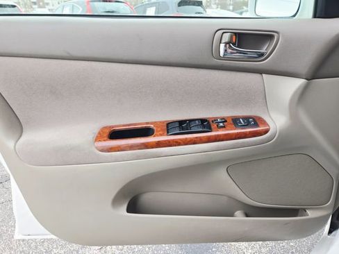 Used 2004 Toyota Camry LE image 27