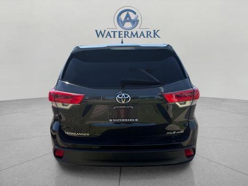 Used 2018 Toyota Highlander XLE AWD/4WD image 3