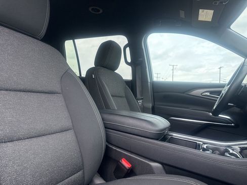 Used 2025 Chevrolet Traverse LT image 26