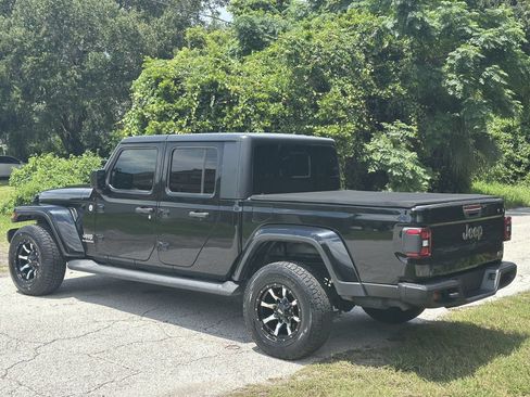 Used 2021 Jeep Gladiator Overland AWD/4WD image 16